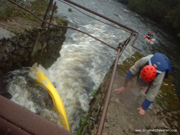  Barrow River - what happens when you send beginners down the salmon gates of the v wier at clashganny dangerous/fluke incident
