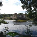 Photo of the Boyne river in County Meath Ireland. Pictures of Irish whitewater kayaking and canoeing. Stackallen Low Water. Photo by Bas